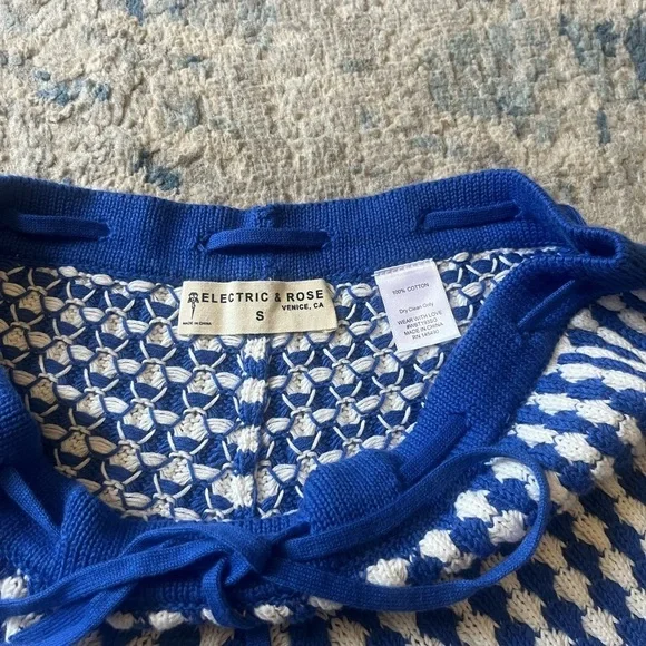 Electric & rose Suzie knitted crochet beachy short royal blue & white small - Picture 3 of 4